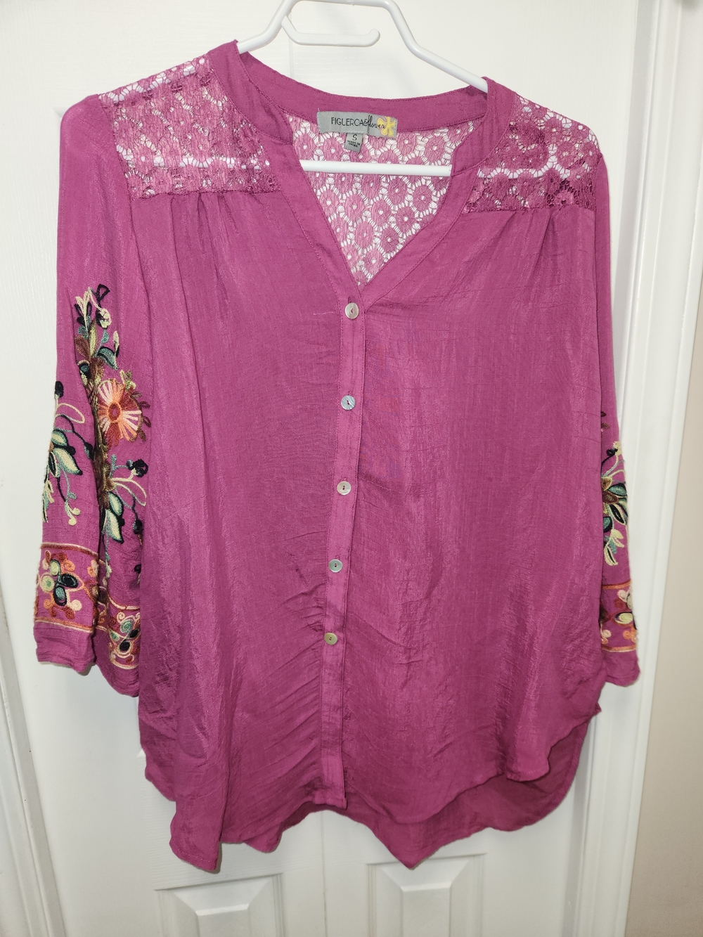 🍉Embroidered Magenta Button-Front Tunic Top - Picture 2 of 8